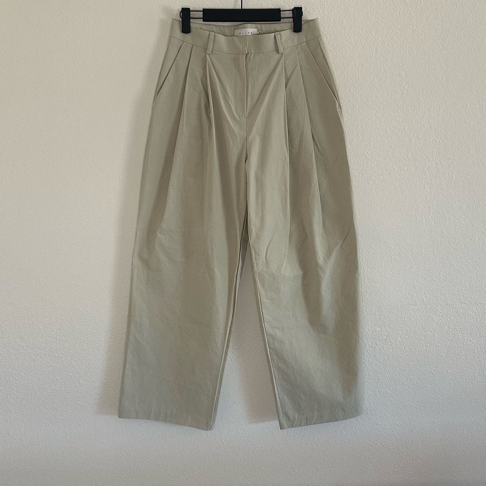 Women’s pleated wide leg pant